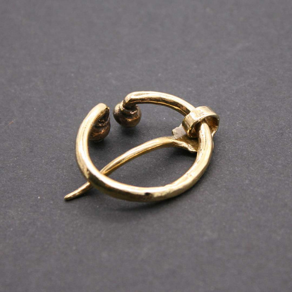 Rückseite Ringfibel 3025