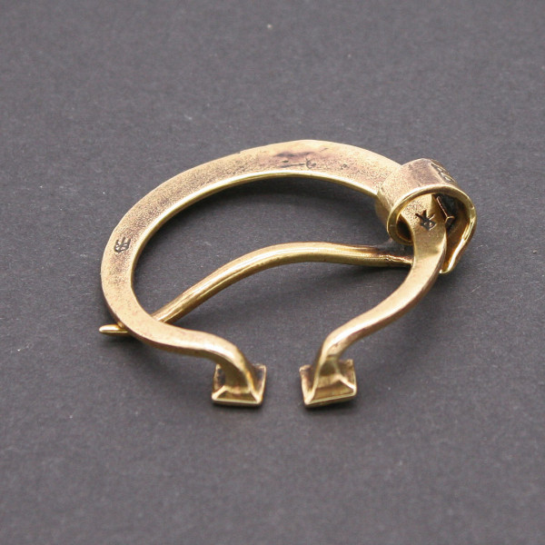 Rückseite Wikingerringfibel 1352