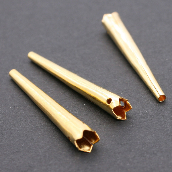 Gezackte Nestelspitzen Messing 3503