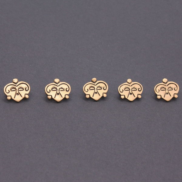 Östlicher Gürtelbeschlag Gesicht 1189