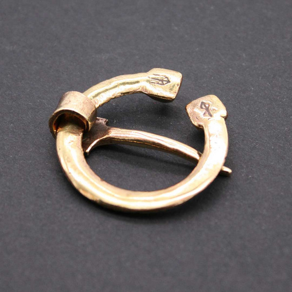 Rückseite Wikingerfibel 3030