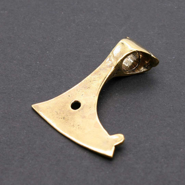 Rückseite Axtamulett 3650