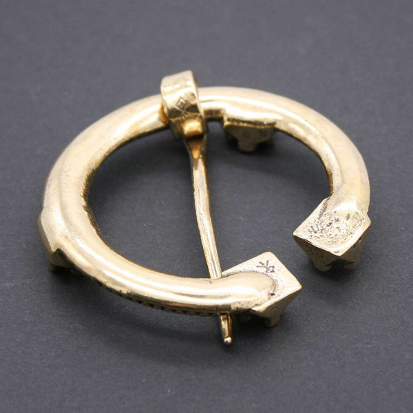 Rückseite Ringfibel 3243
