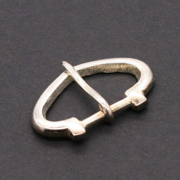 Hochmittelalter Riemenschnalle versilbert 1067s