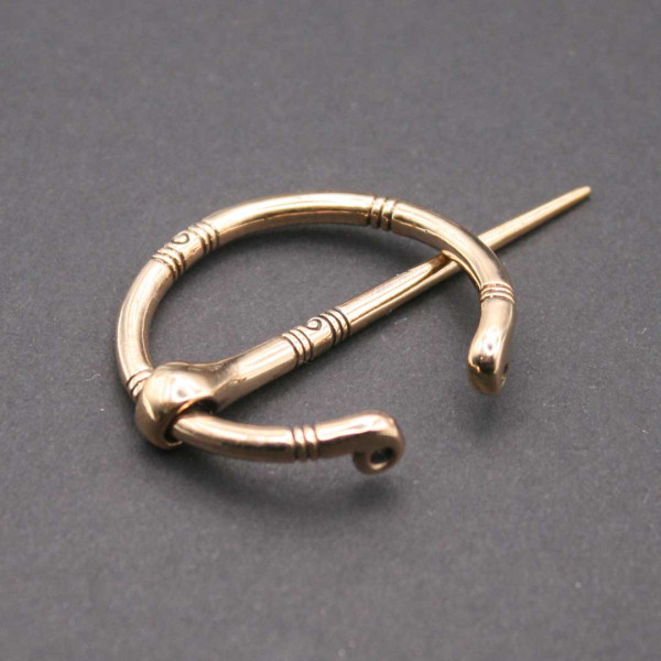 Rückseite Ringfibel 3890