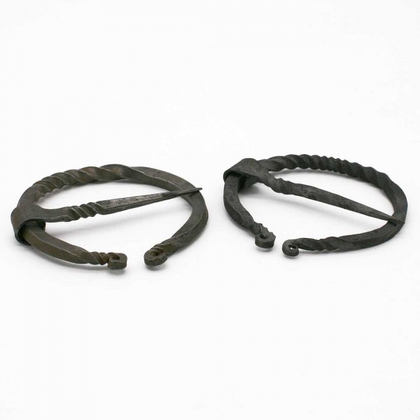 Eisen Ringfibel geschmiedet 0782